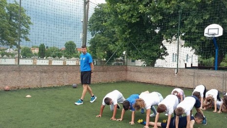 Rendhagyó testnevelés óra Monsieur Matthieu Donnarddal